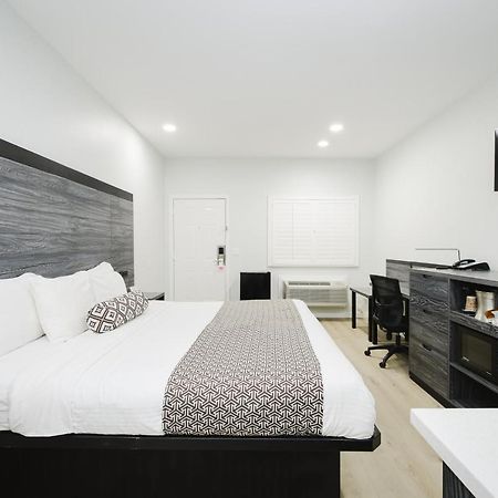 Sapphire Inn&Suites Deer Park Extérieur photo