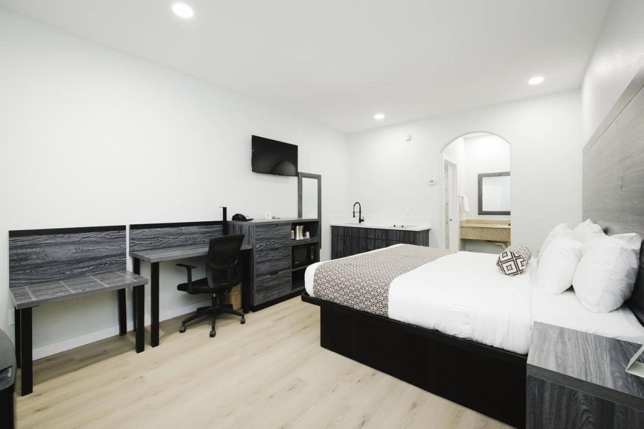 Sapphire Inn&Suites Deer Park Extérieur photo