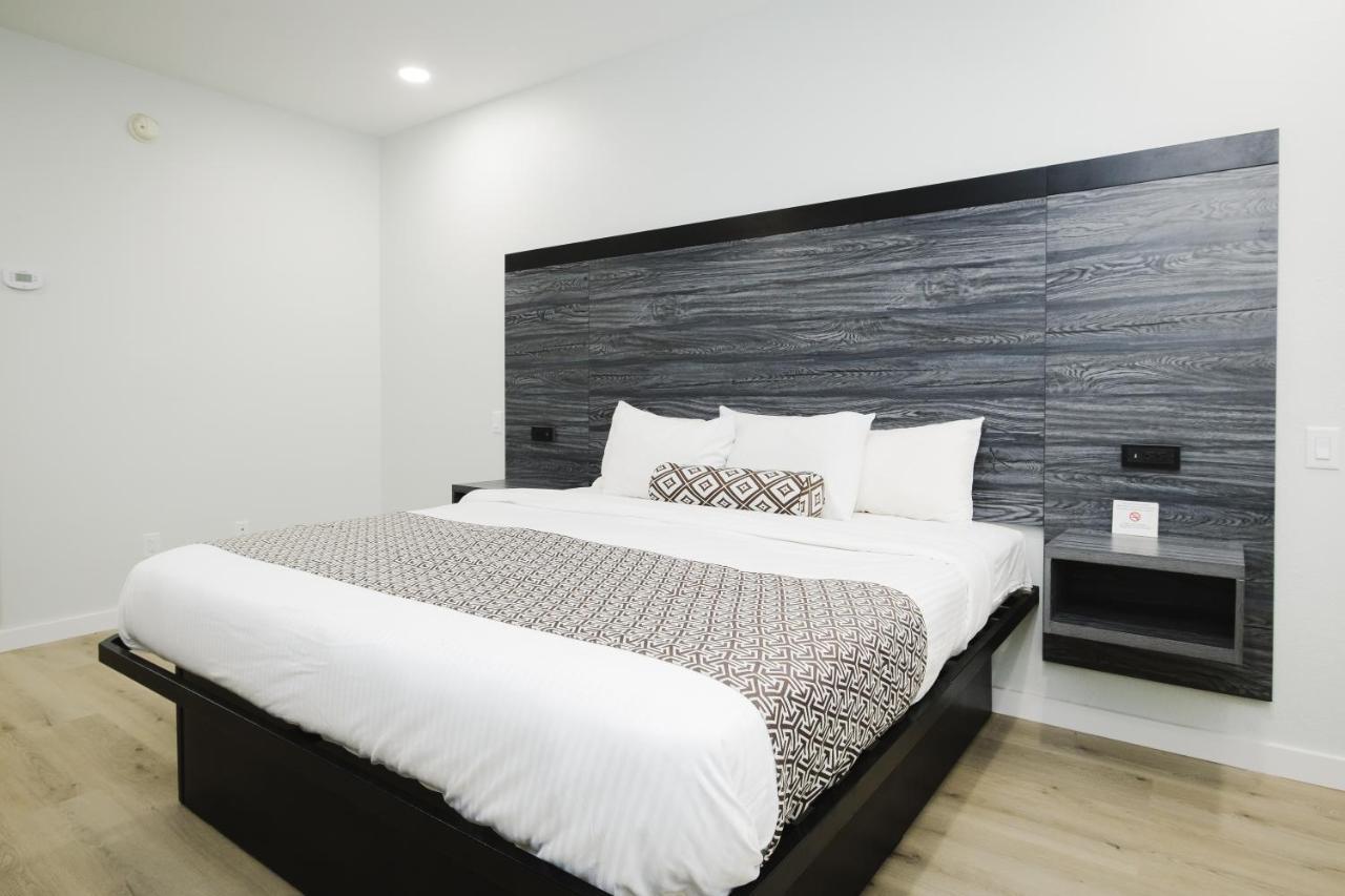 Sapphire Inn&Suites Deer Park Extérieur photo